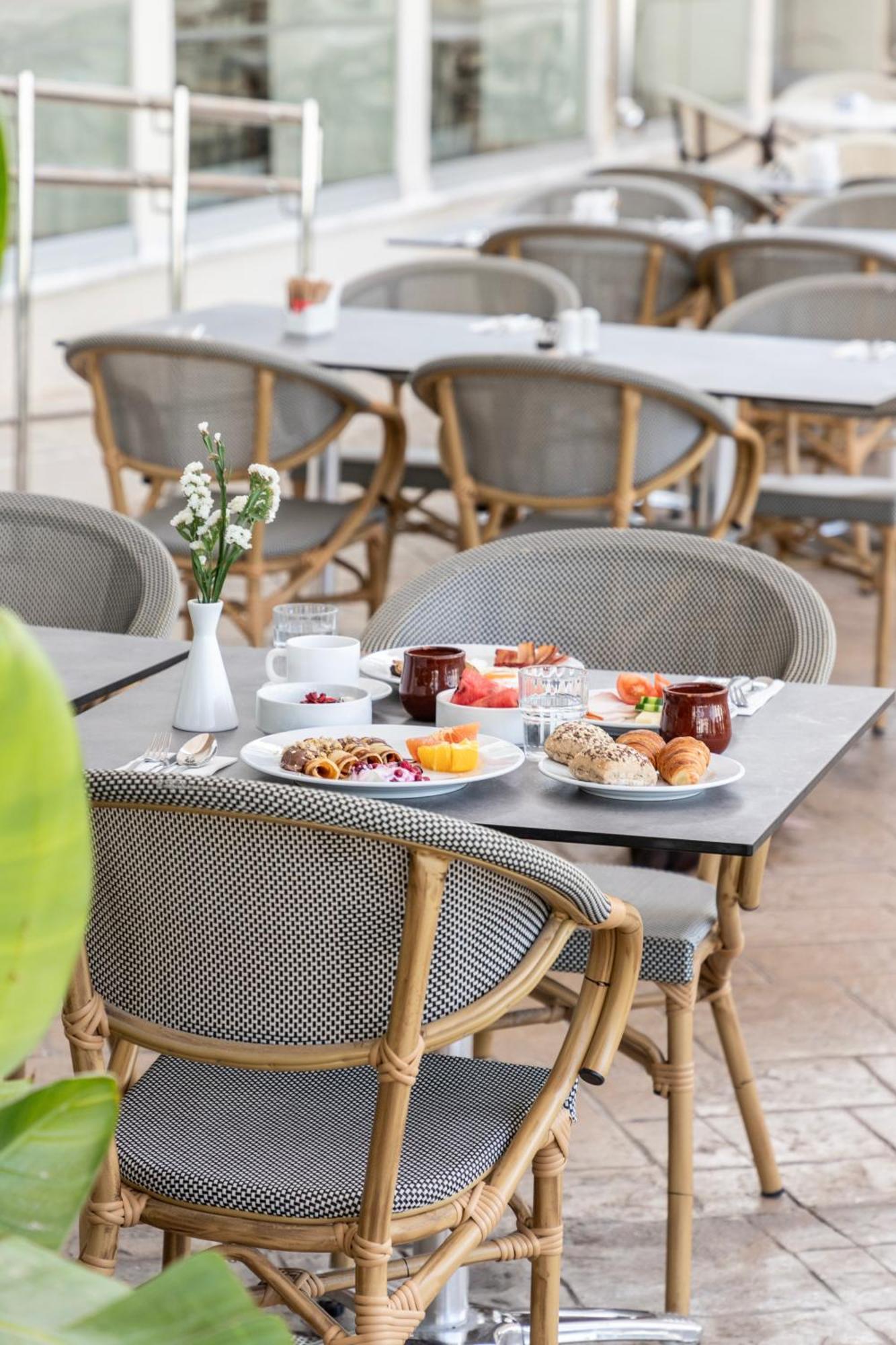 Louis Paphos Breeze Hotel Klorakas Ngoại thất bức ảnh