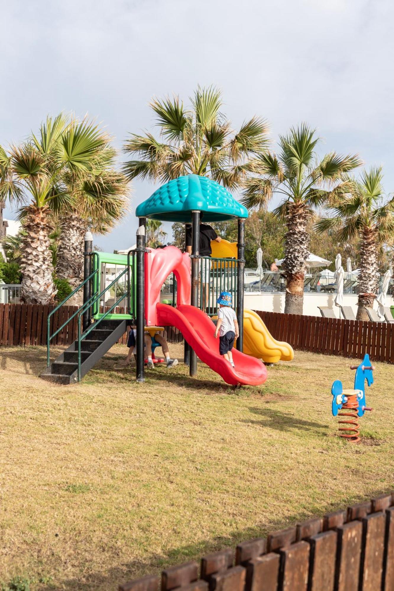 Louis Paphos Breeze Hotel Klorakas Ngoại thất bức ảnh